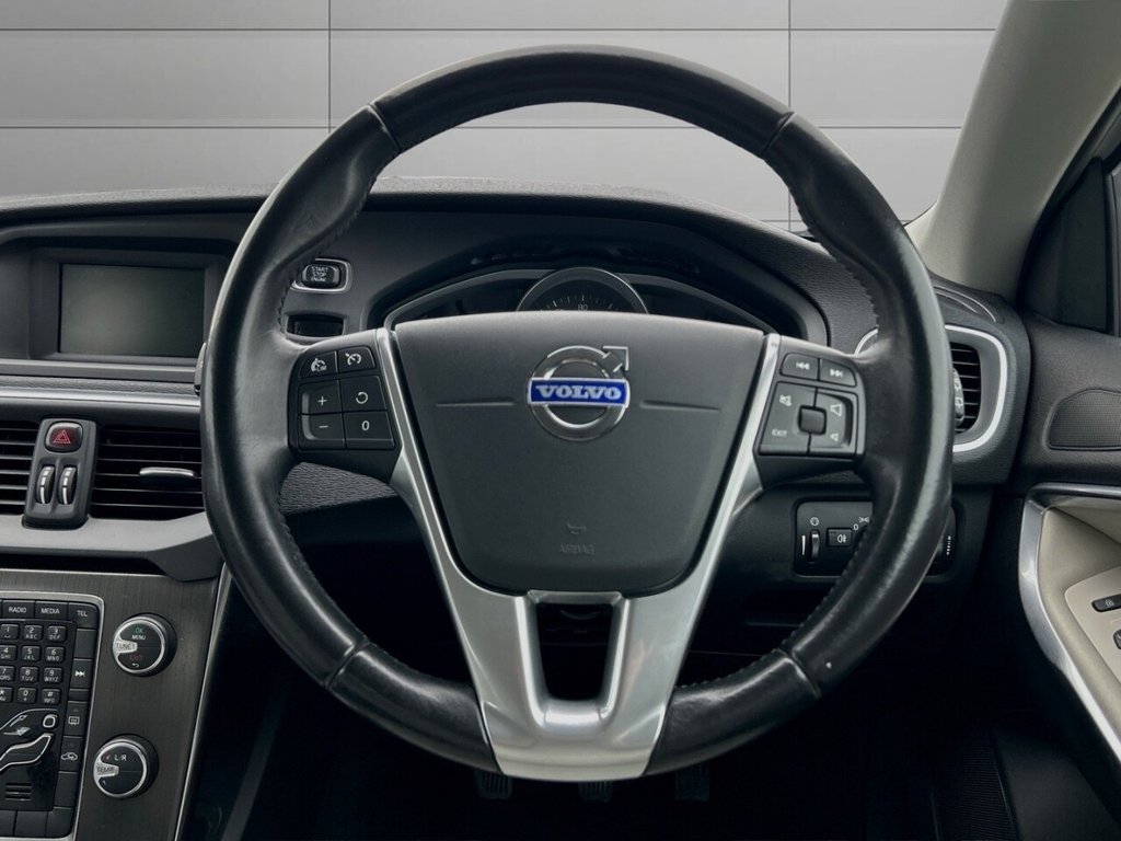 Used Volvo V40 2015 for sale - 76744543: Photo 19