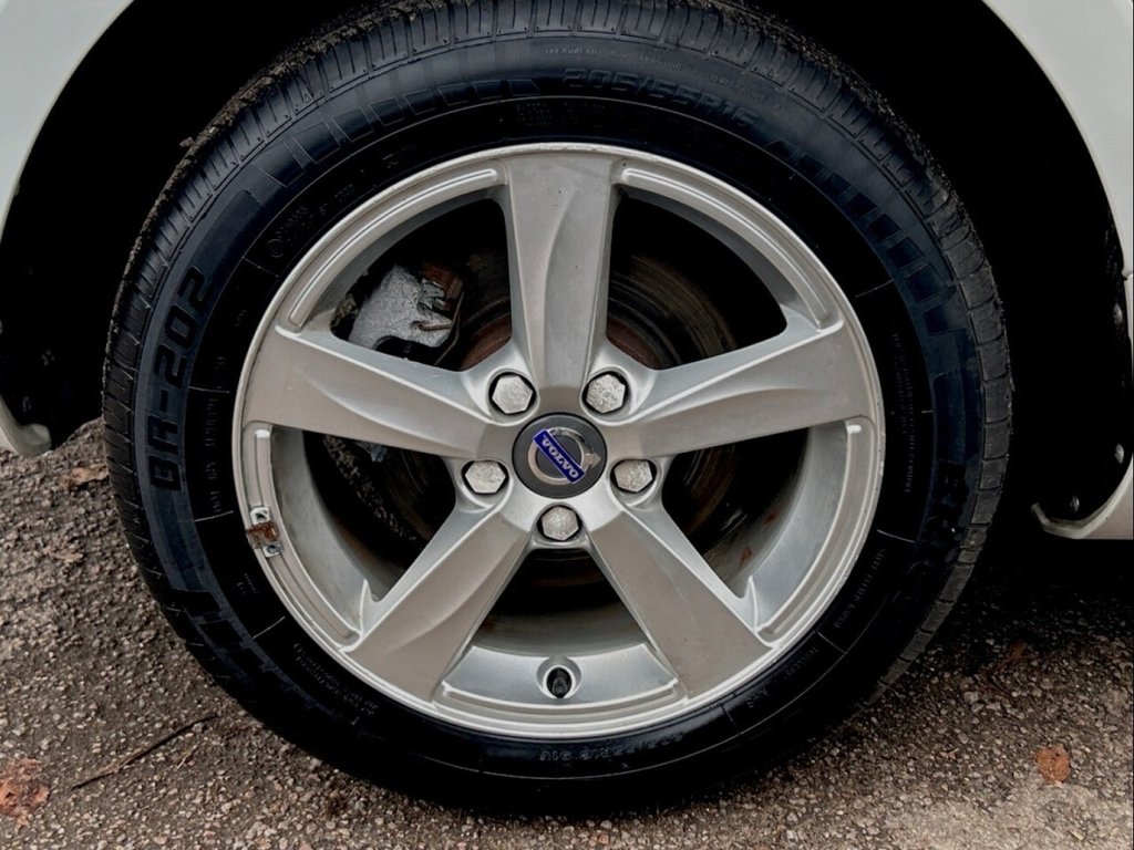 Used Volvo V40 2015 for sale - 76744543: Photo 21