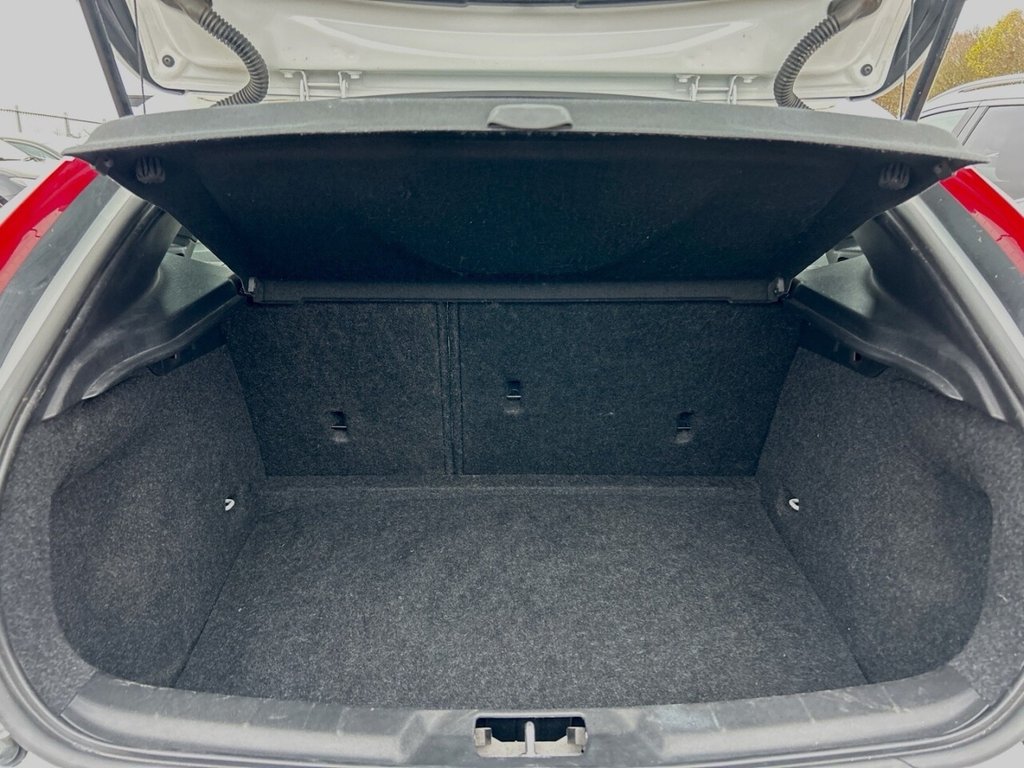 Used Volvo V40 2015 for sale - 76744543: Photo 22