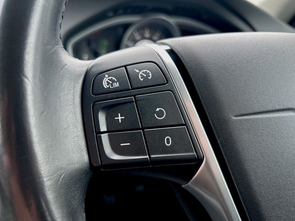 Used Volvo V40 2015 for sale - 76744543: Photo 24