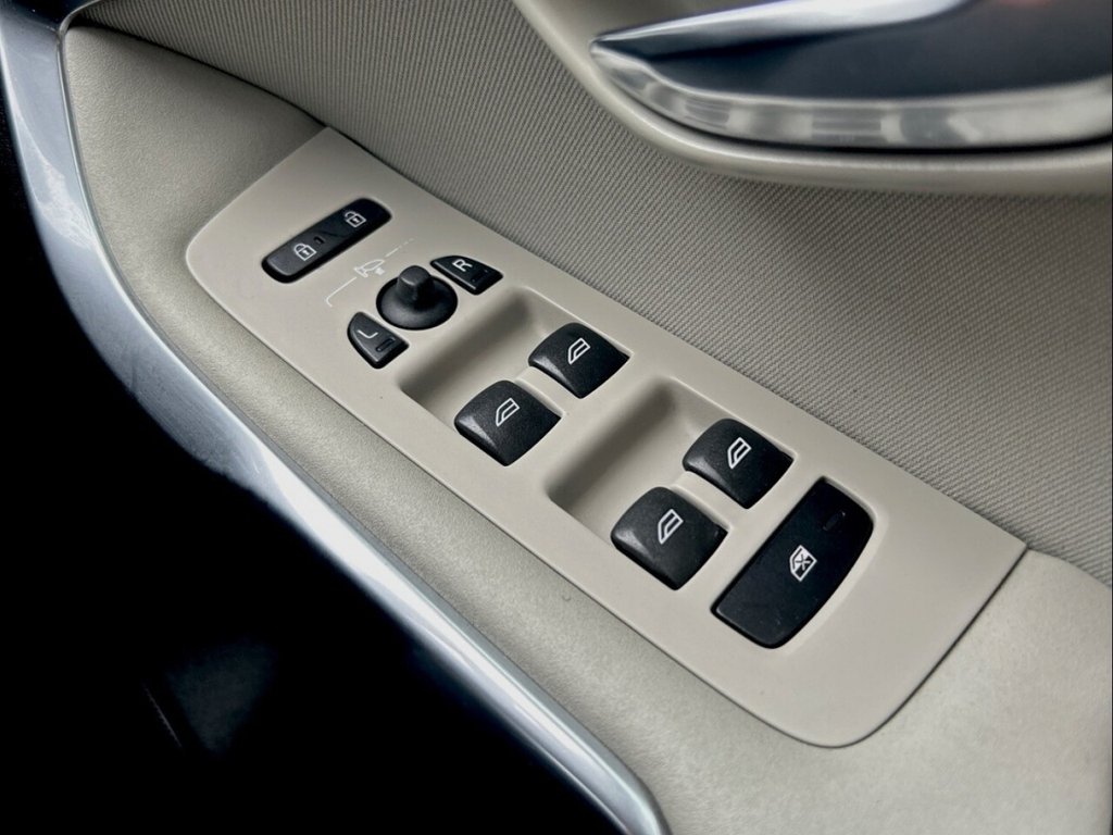 Used Volvo V40 2015 for sale - 76744543: Photo 28