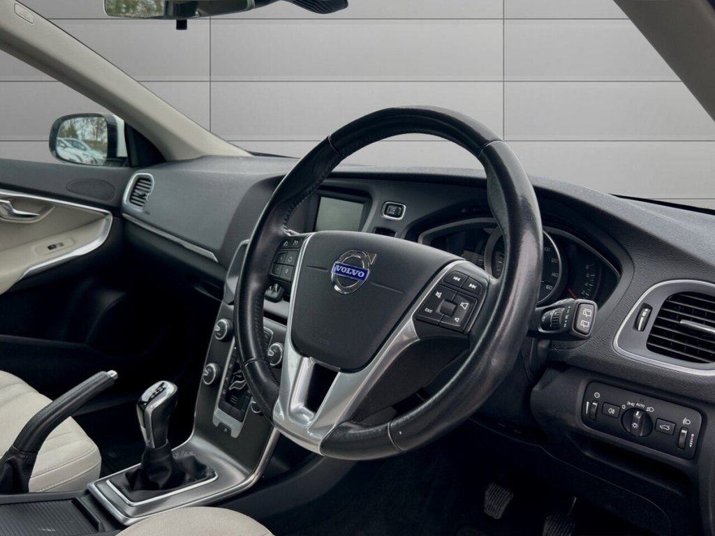 Used Volvo V40 2015 for sale - 76744543: Photo 9