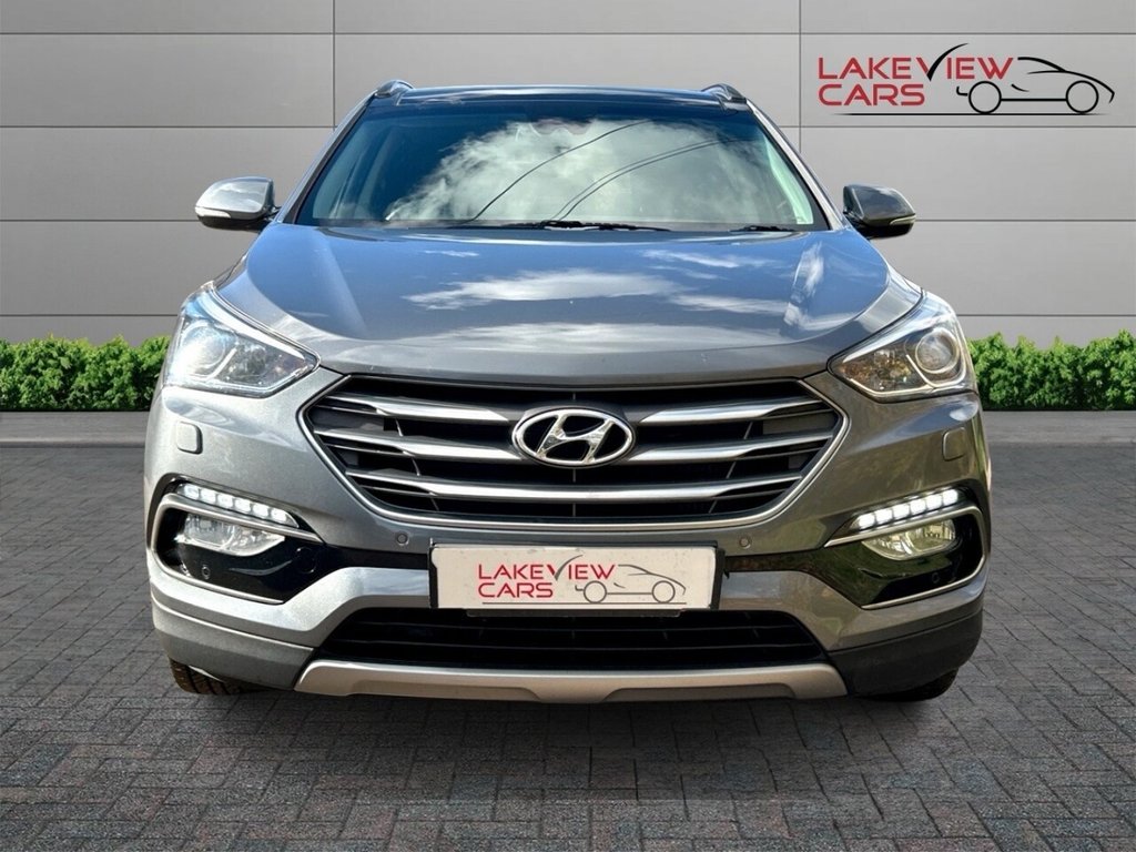Used Hyundai Santa Fe 2016 for sale - 76744513: Photo 2