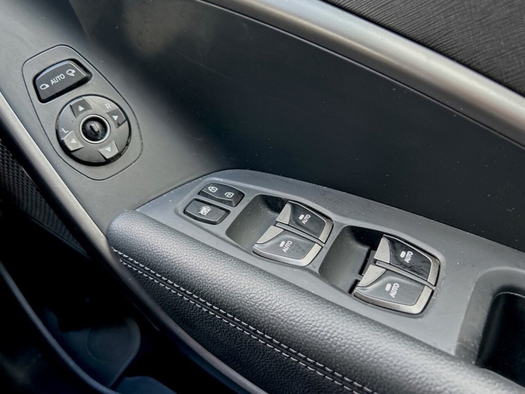 Used Hyundai Santa Fe 2016 for sale - 76744513: Photo 29