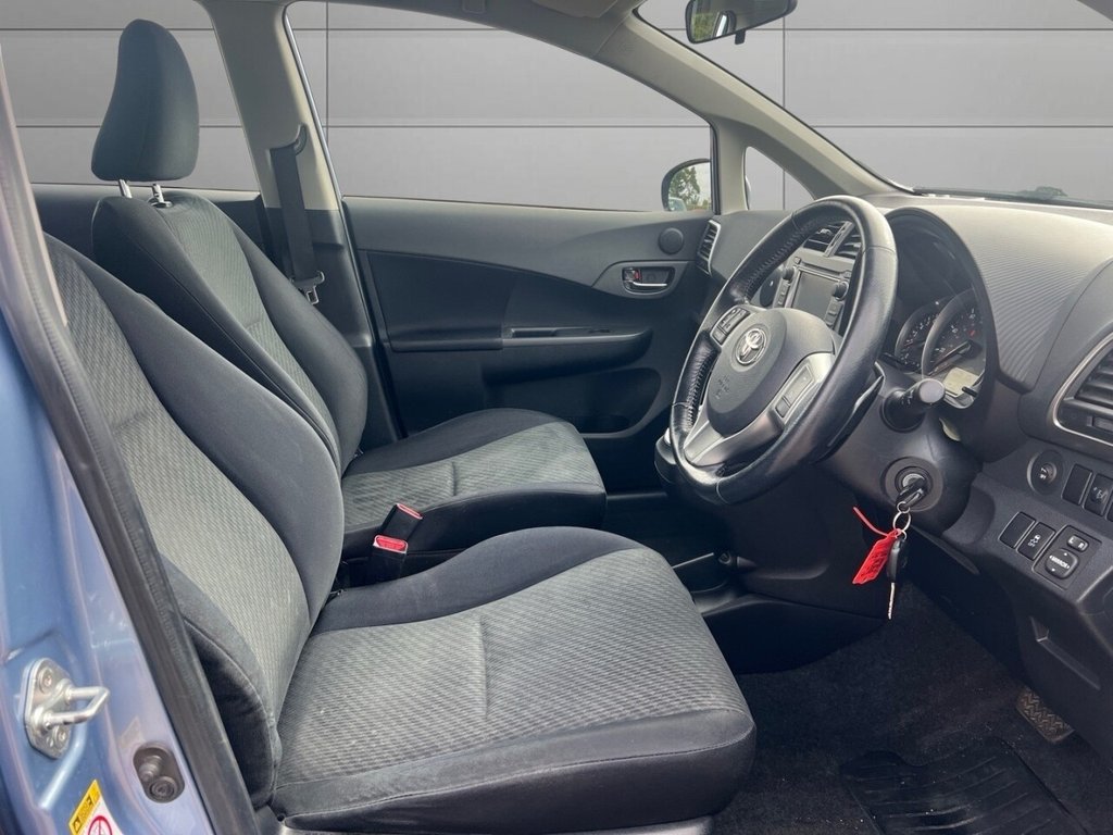 Used Toyota Verso 2011 for sale - 76744482: Photo 3