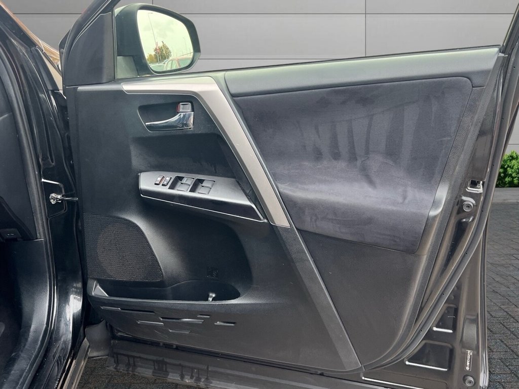 Used Toyota RAV4 2018 for sale - 76744531: Photo 13