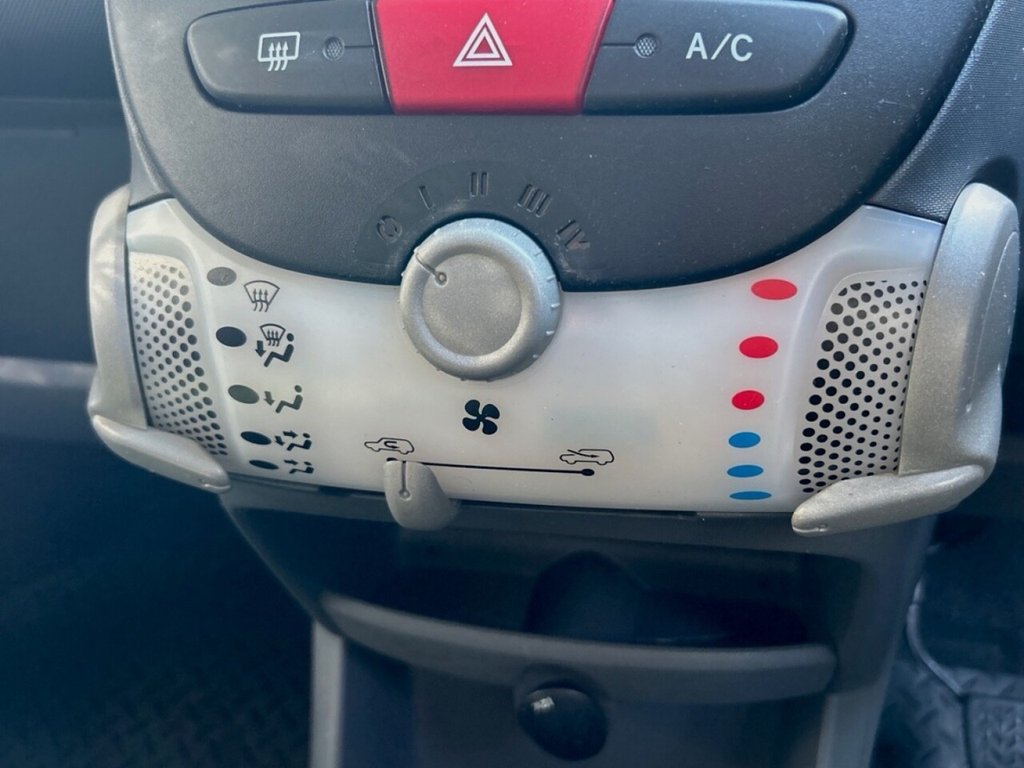 Used Toyota AYGO 2011 for sale - 76744504: Photo 22