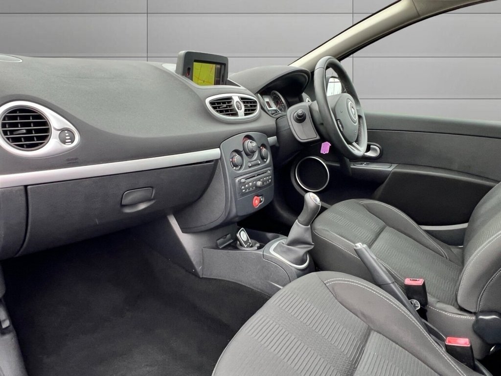 Used Renault Clio 2011 for sale - 76973618: Photo 12