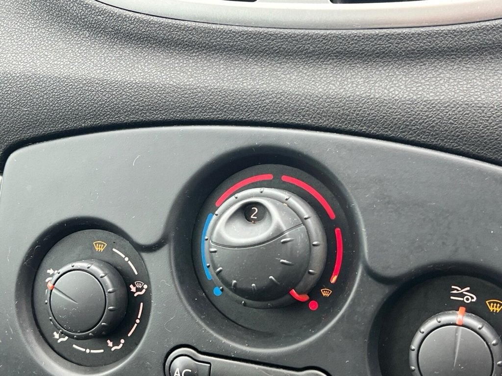 Used Renault Clio 2011 for sale - 76973618: Photo 18