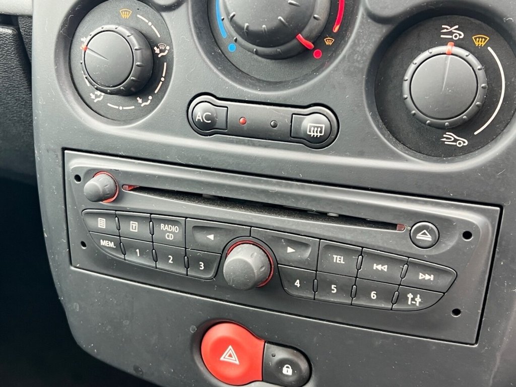 Used Renault Clio 2011 for sale - 76973618: Photo 20