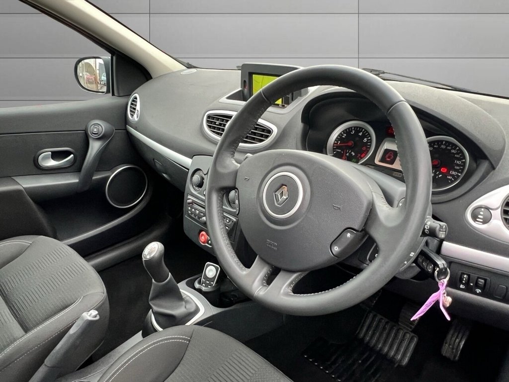 Used Renault Clio 2011 for sale - 76973618: Photo 8