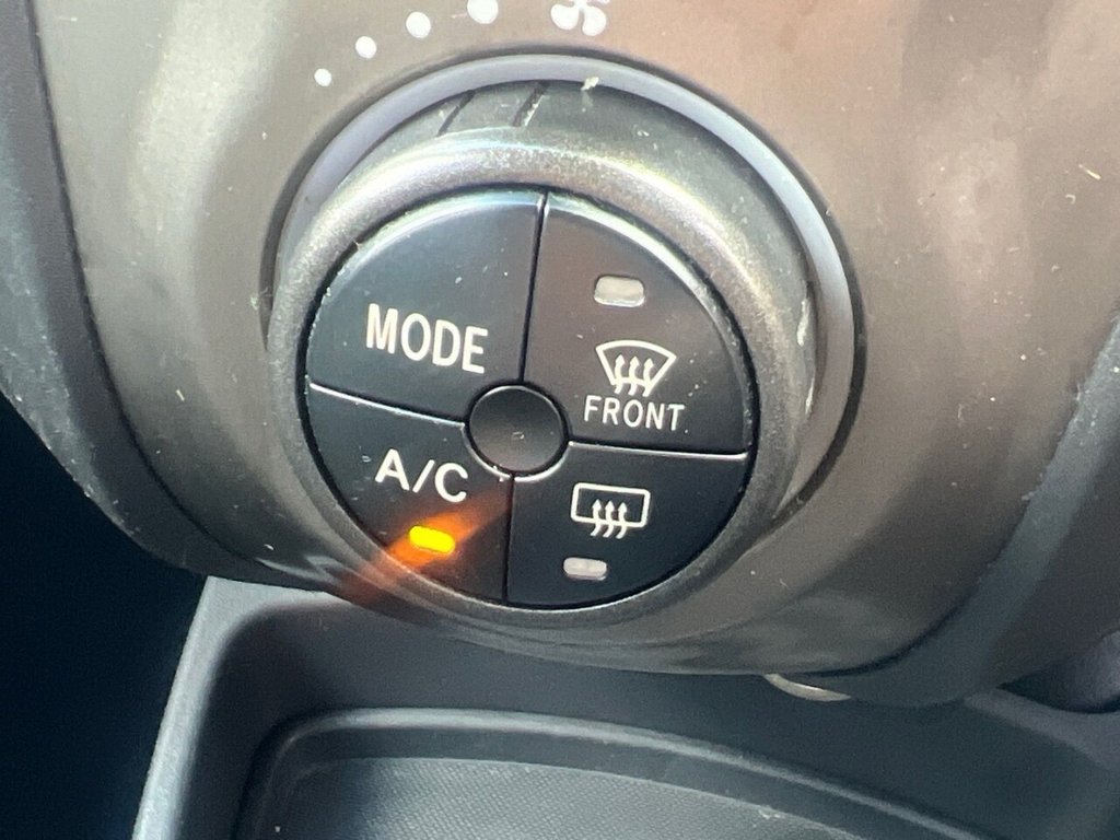 Used Toyota Yaris 2011 for sale - 76744486: Photo 24