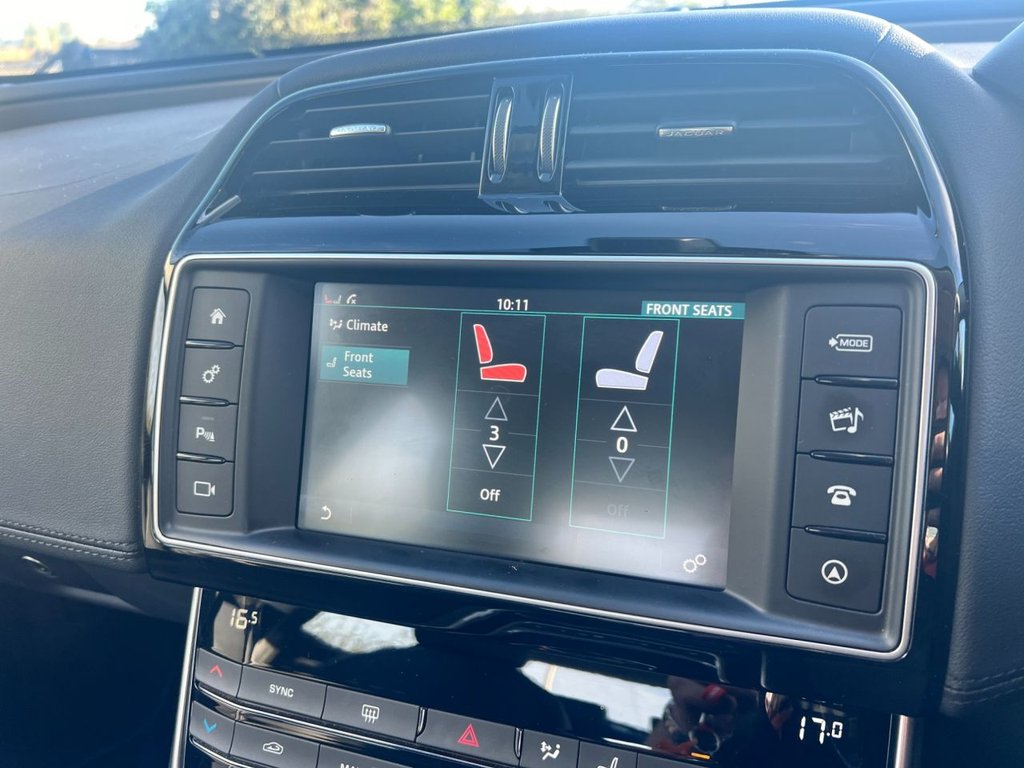 Used Jaguar XE 2016 for sale - 76744453: Photo 24