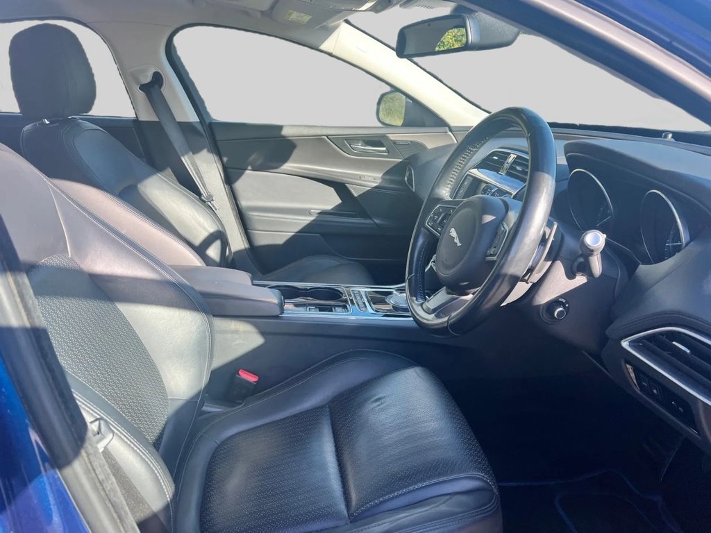 Used Jaguar XE 2016 for sale - 76744453: Photo 3