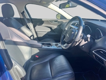 Used Jaguar XE 2016 for sale - 76744453: Photo