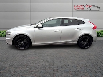 Used Volvo V40 2017 for sale - 77212541: Photo
