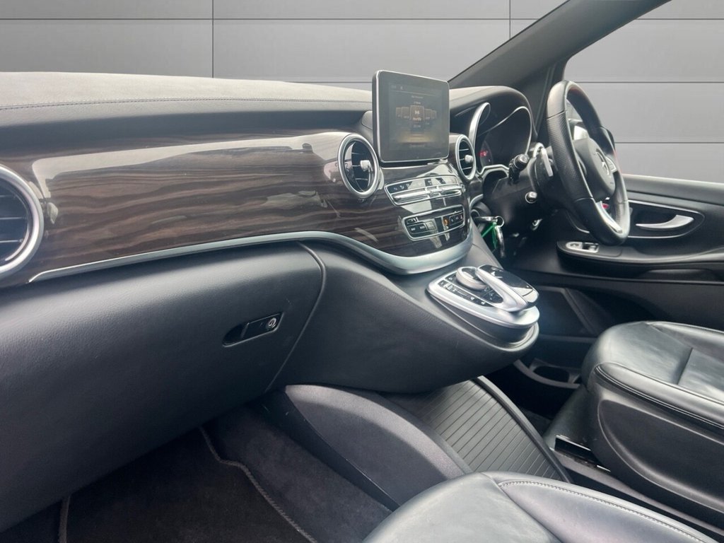 Used Mercedes-Benz V-Class 2016 for sale - 76783875: Photo 11