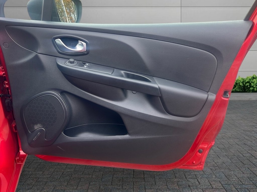 Used Renault Clio 2016 for sale - 76744506: Photo 12