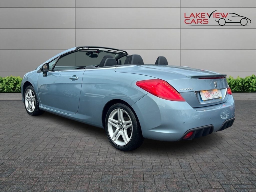 Used Hyundai Santa Fe 2016 for sale - 77631636: Photo 2