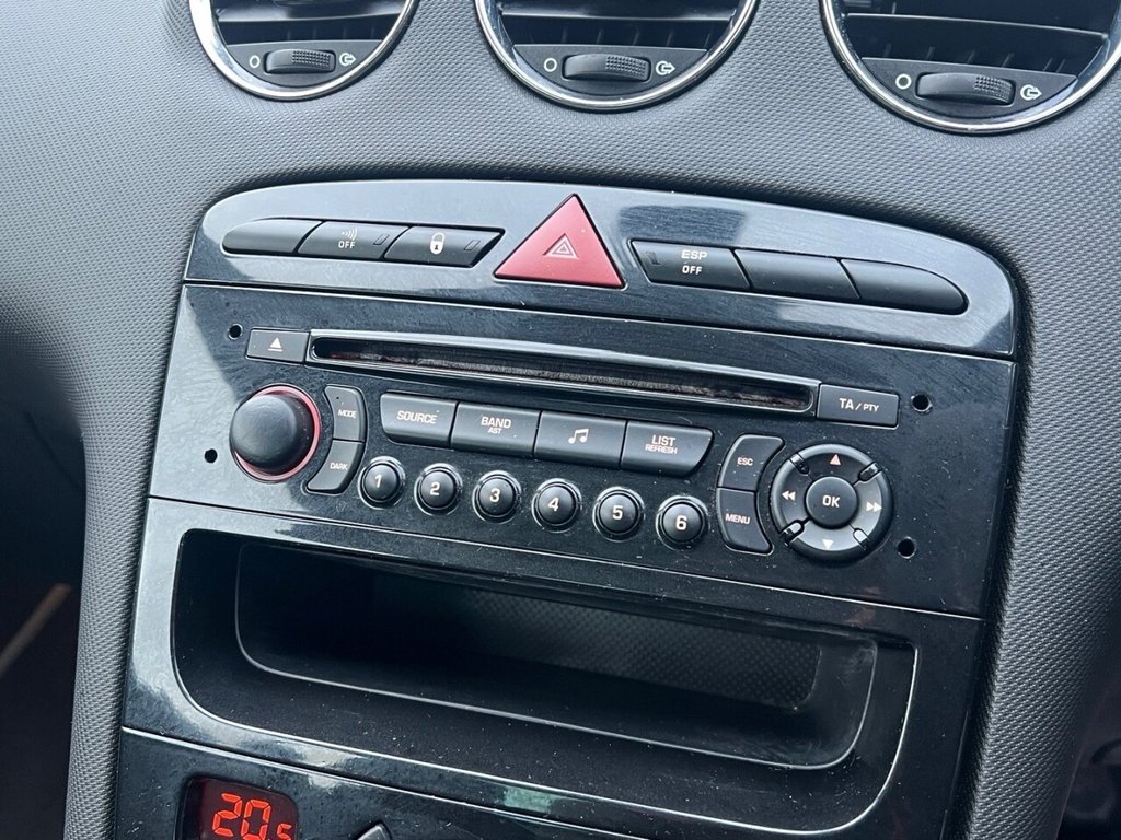 Used Hyundai Santa Fe 2016 for sale - 77631636: Photo 23