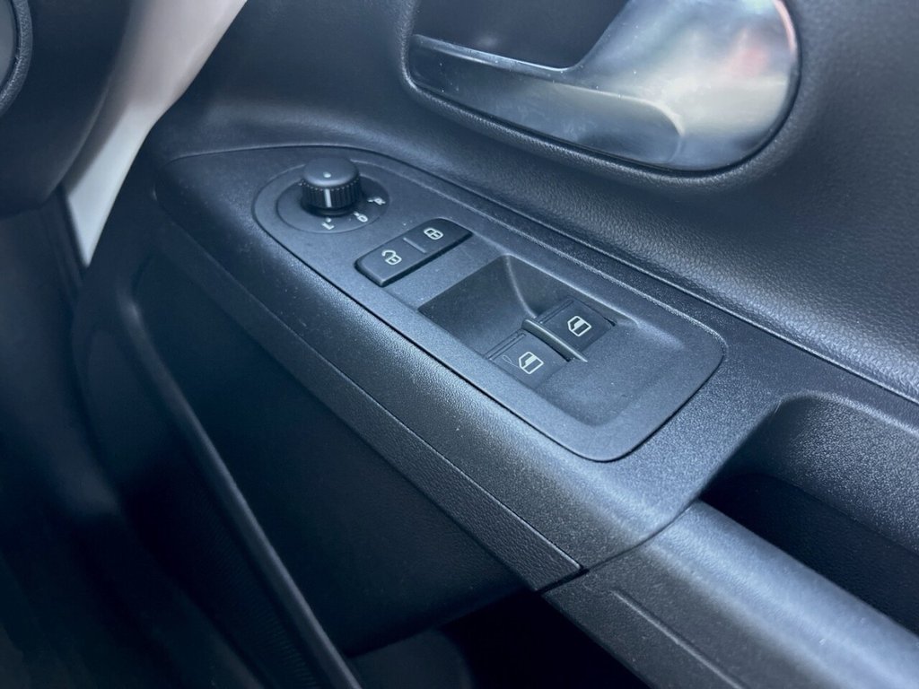 Used Volkswagen up! 2015 for sale - 76744540: Photo 28