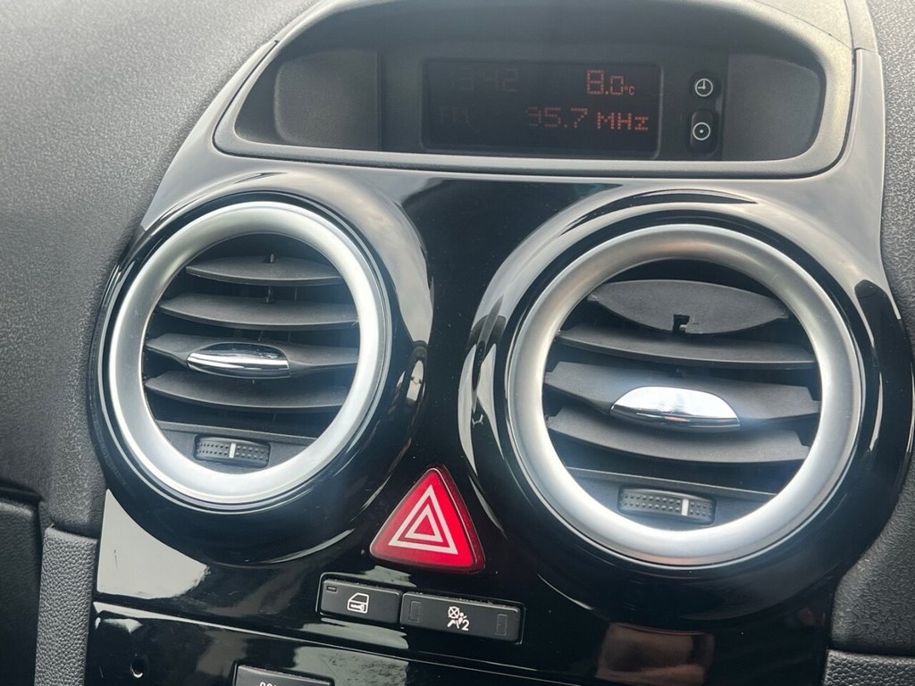 Used Vauxhall Corsa 2011 for sale - 77557928: Photo 23