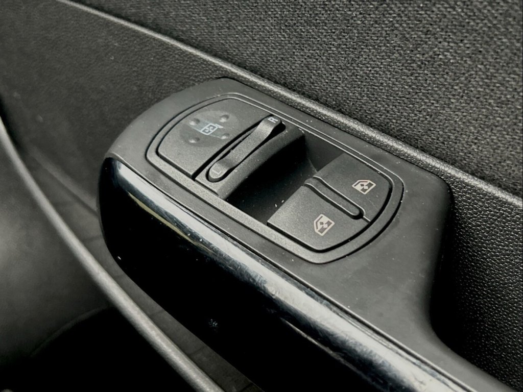 Used Vauxhall Corsa 2009 for sale - 76744466: Photo 28