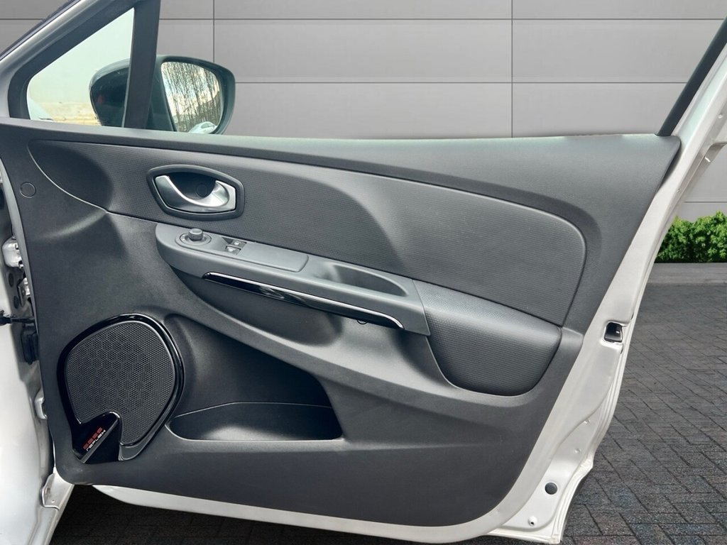 Used Renault Clio 2016 for sale - 76934627: Photo 13