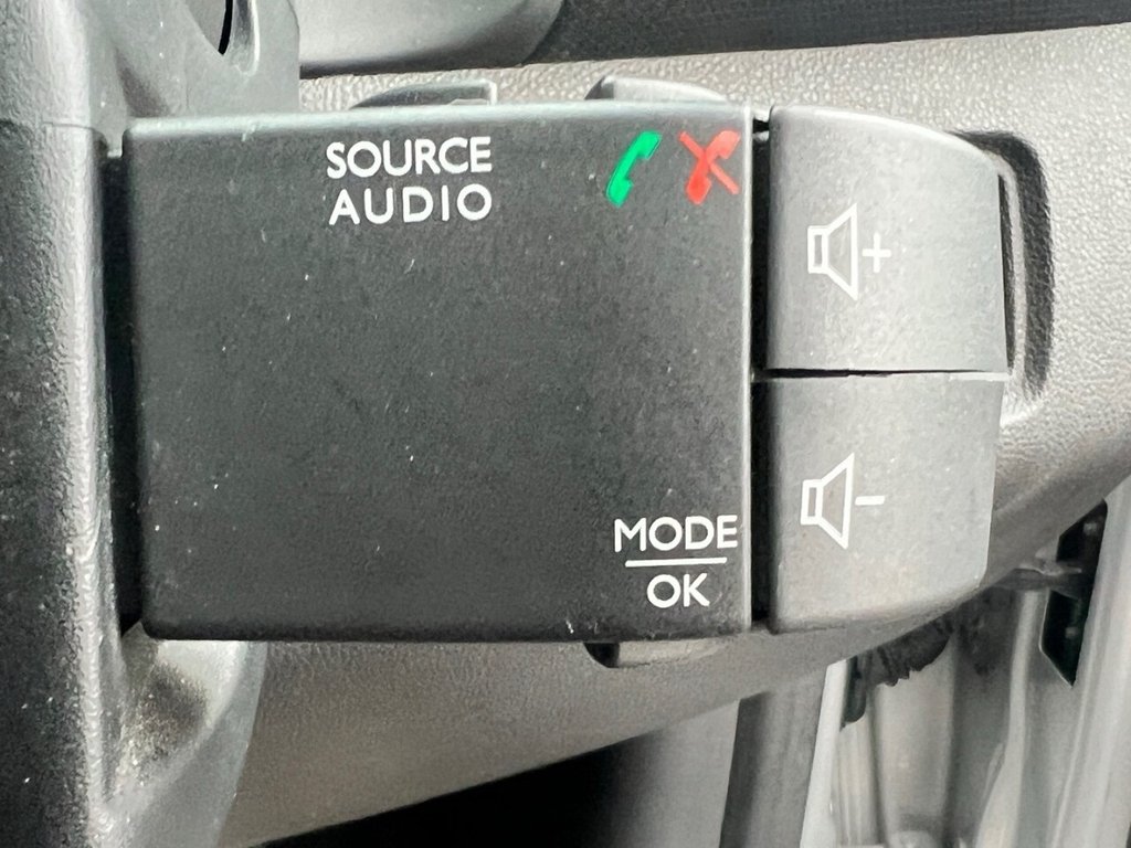 Used Renault Clio 2016 for sale - 76934627: Photo 31