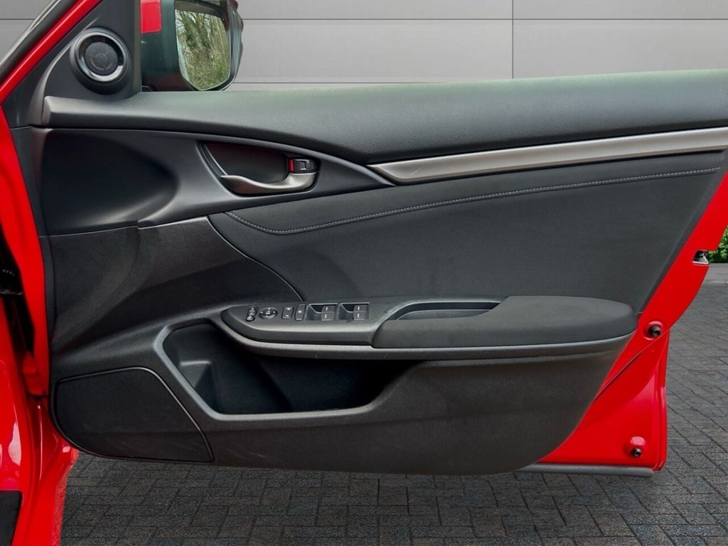 Used Honda Civic 2018 for sale - 76740219: Photo 12