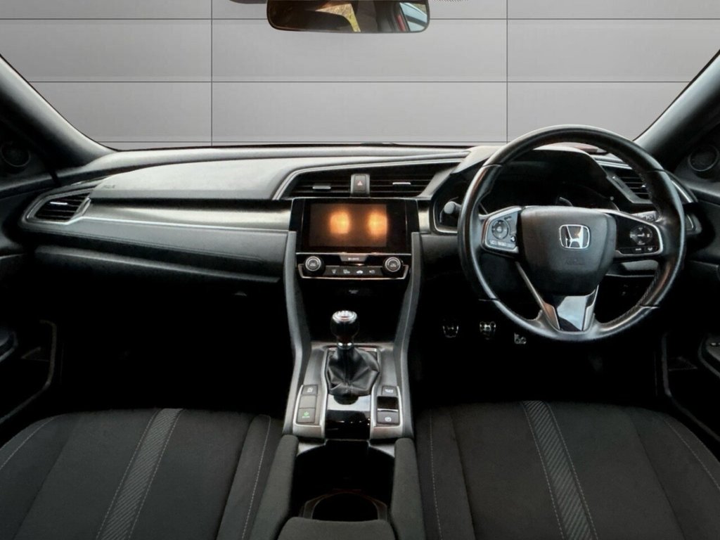 Used Honda Civic 2018 for sale - 76740219: Photo 17