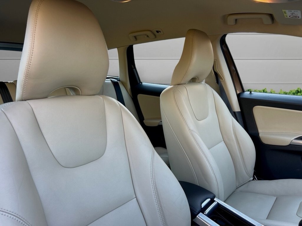 Used Volvo XC60 2015 for sale - 76744555: Photo 10