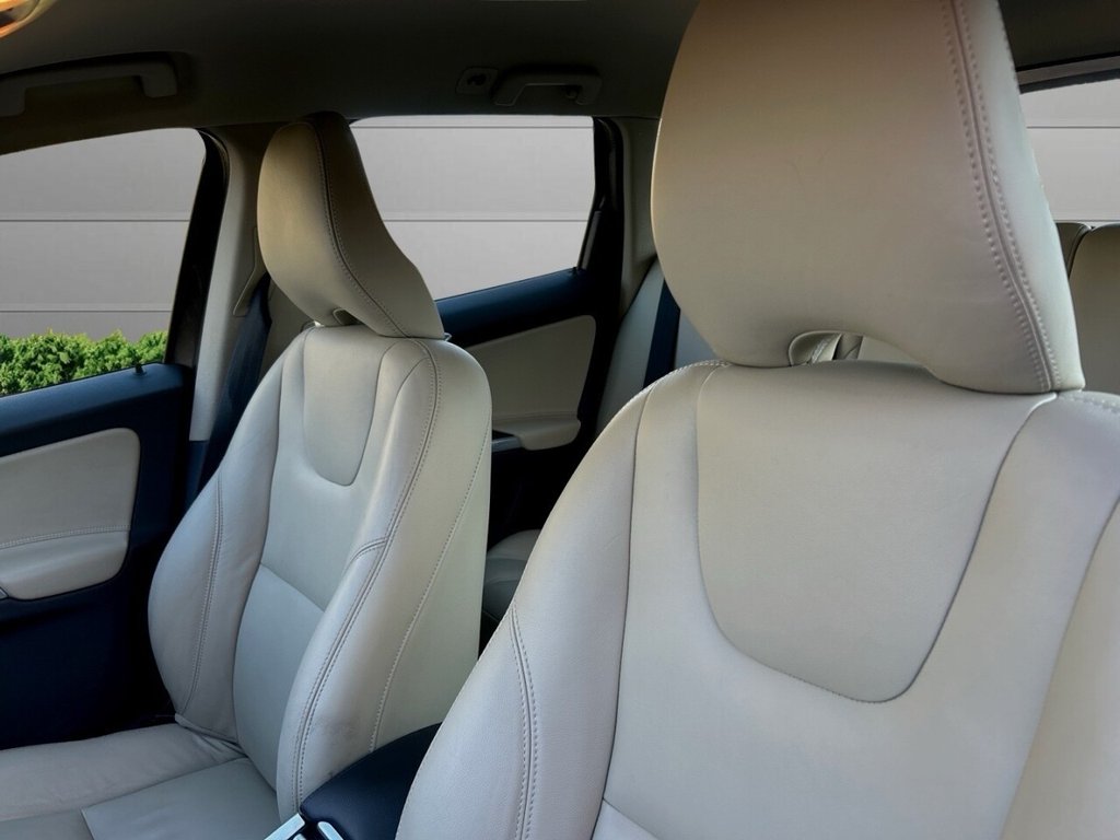 Used Volvo XC60 2015 for sale - 76744555: Photo 14