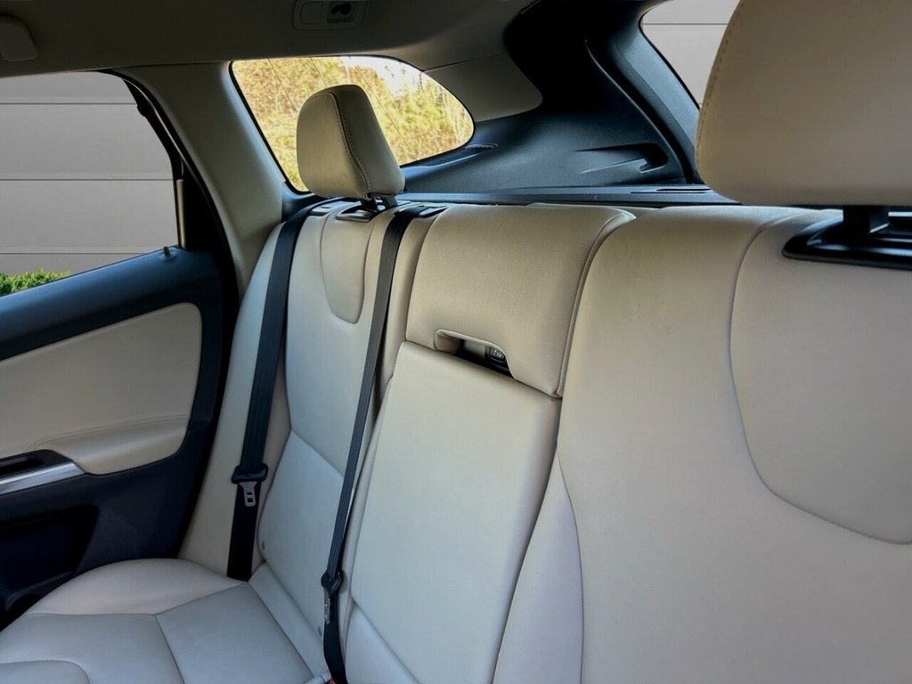 Used Volvo XC60 2015 for sale - 76744555: Photo 16