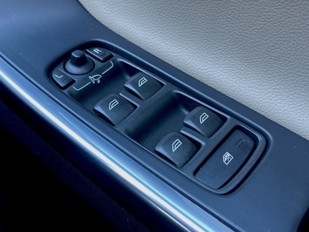 Used Volvo XC60 2015 for sale - 76744555: Photo 29