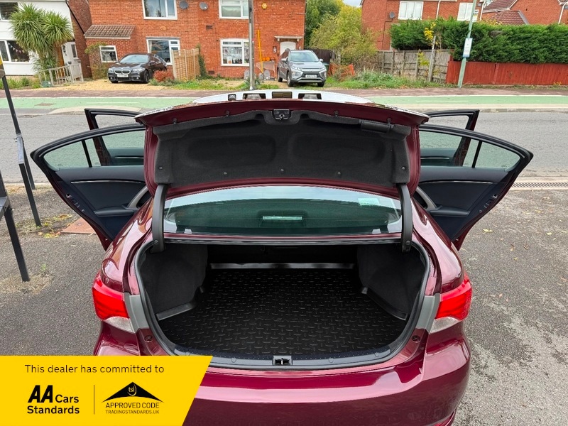 Used Toyota Avensis 2012 for sale - 76884549: Photo 16