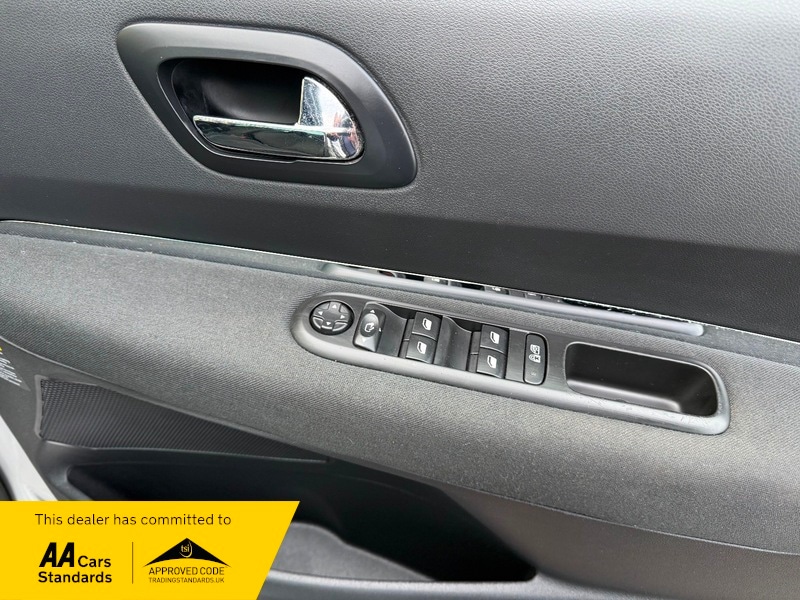 Used Peugeot 5008 2015 for sale - 76686856: Photo 9