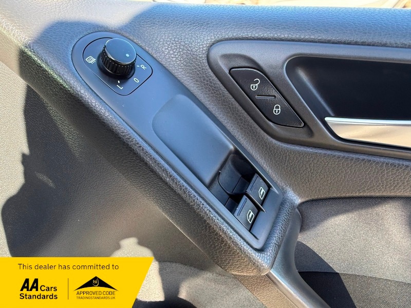 Used Volkswagen Golf 2010 for sale - 77920959: Photo 8