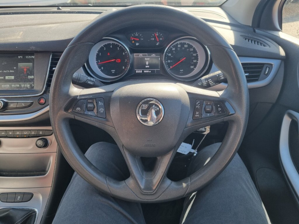 Used Vauxhall Astra 2017 for sale - 78030490: Photo 2