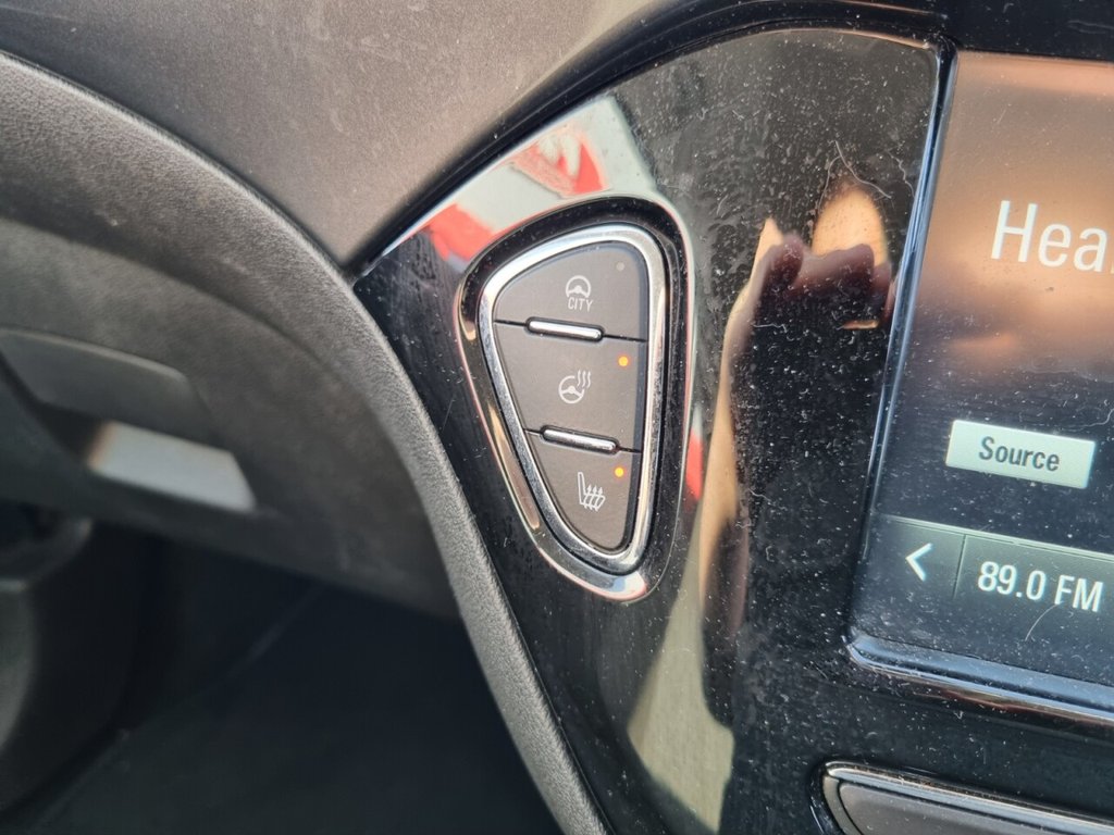 Used Vauxhall Corsa 2018 for sale - 76570485: Photo 2