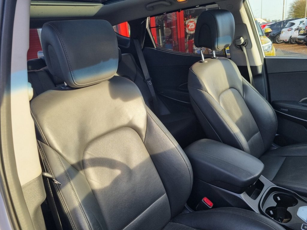 Used Hyundai Santa Fe 2017 for sale - 76570487: Photo 16