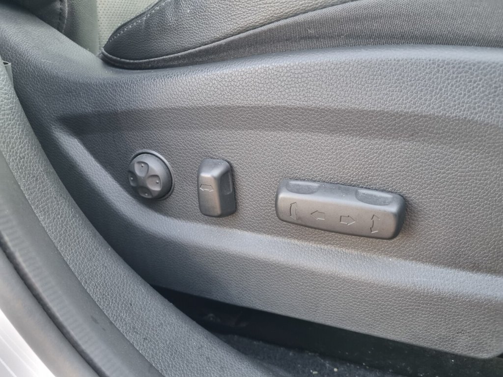 Used Hyundai Santa Fe 2017 for sale - 76570487: Photo 18