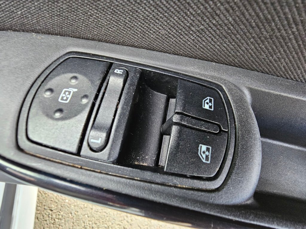 Used Vauxhall Corsa 2015 for sale - 76356923: Photo 22