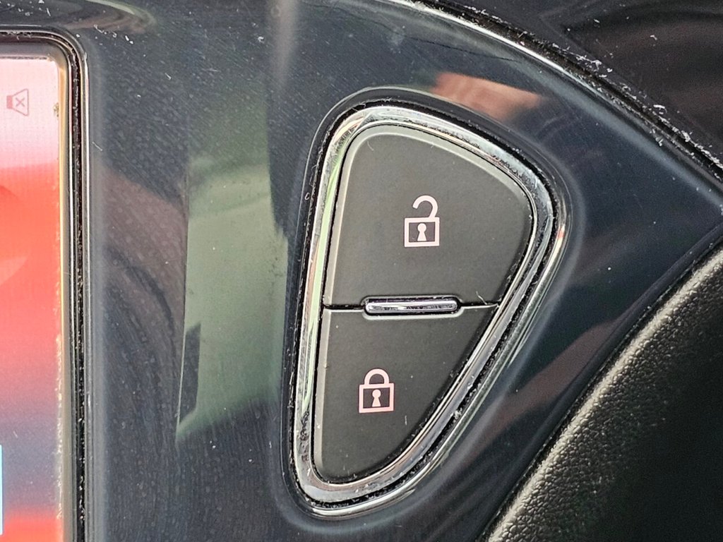 Used Vauxhall Corsa 2015 for sale - 76356923: Photo 34