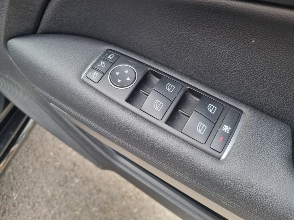 Used Mercedes-Benz E Class 2012 for sale - 76345800: Photo 28