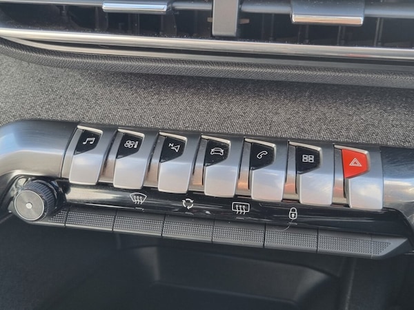 Used Peugeot 3008 2018 for sale - 75433089: Photo 32