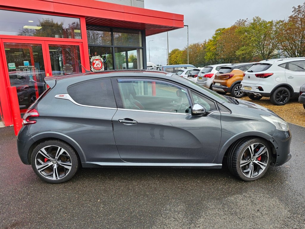 Used Peugeot 208 2014 for sale - 76322968: Photo 10