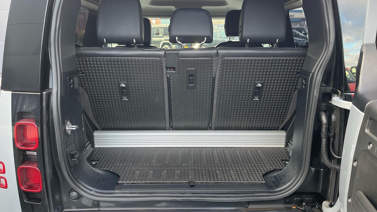 Used Land Rover Defender 2021 for sale - 77853434: Photo 13