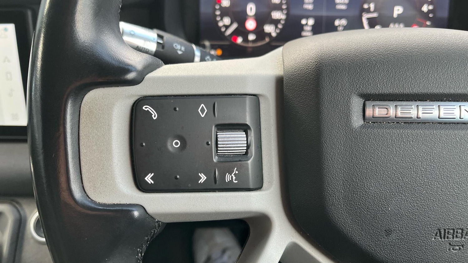 Used Land Rover Defender 2021 for sale - 77853434: Photo 17