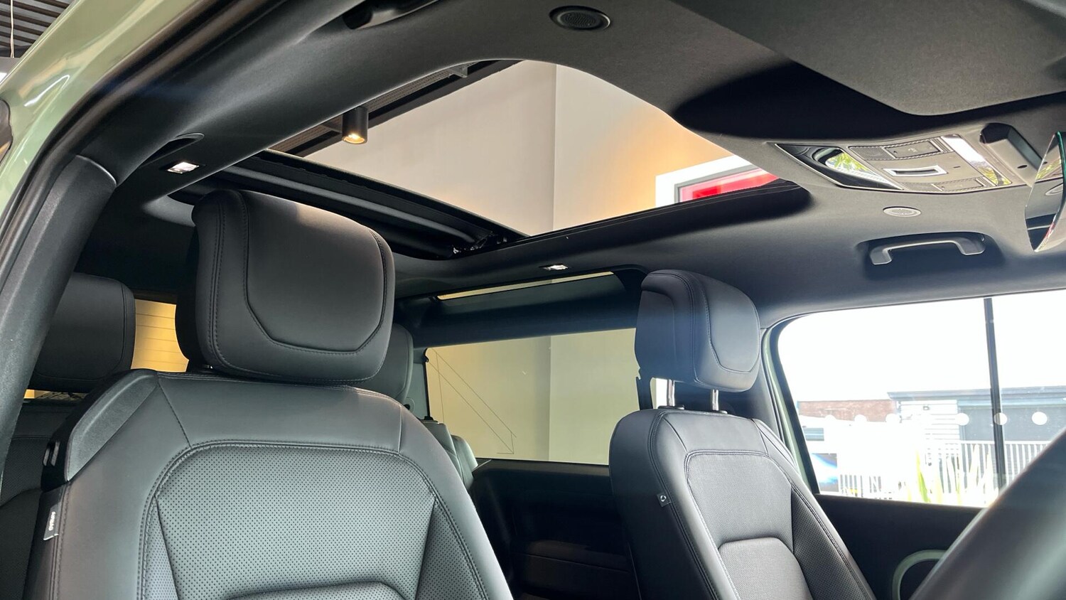 Used Land Rover Defender 90 2023 for sale - 77612996: Photo 45